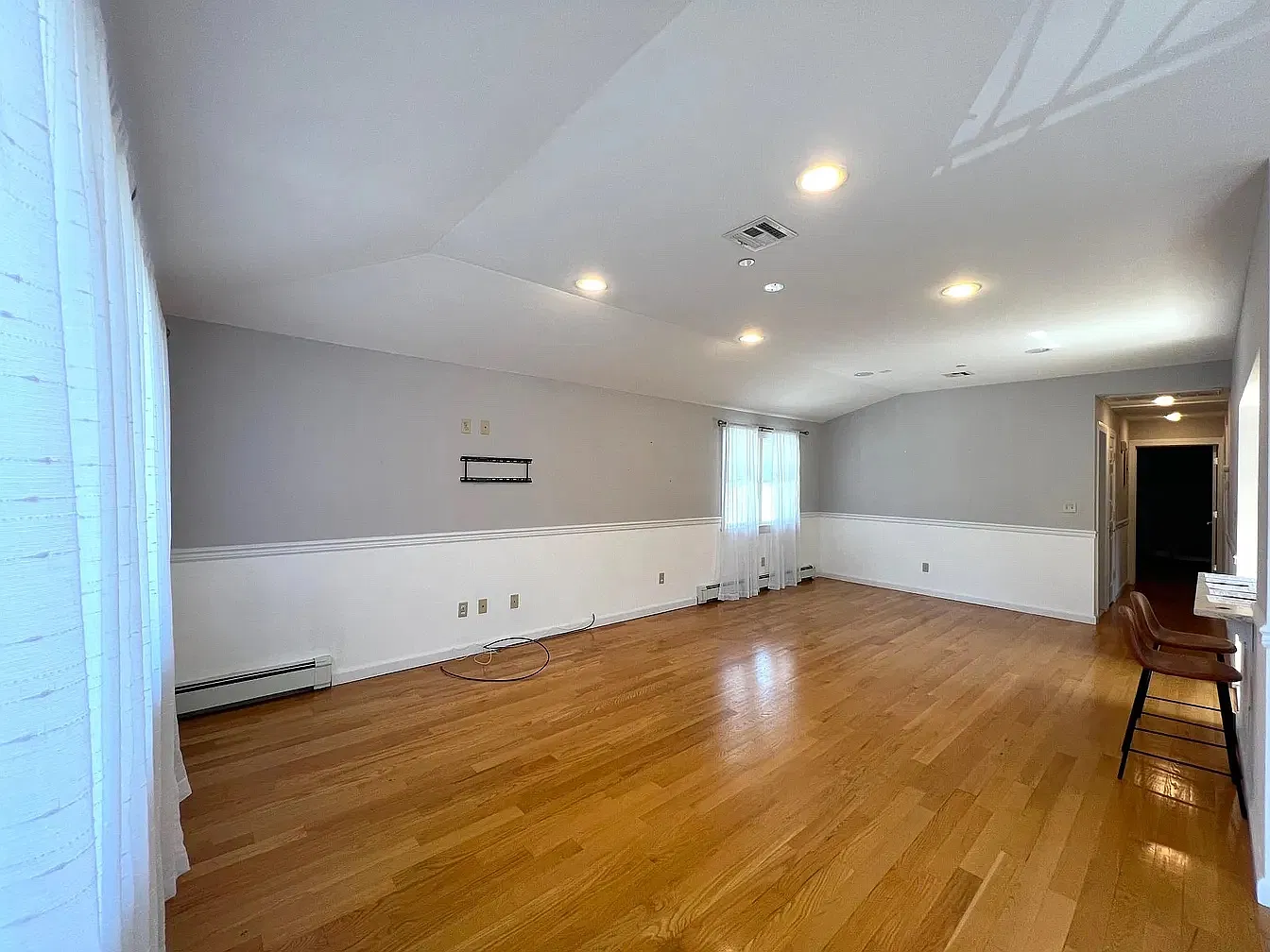 3 bed, 1350 sqft, $3,600 — Photo 2