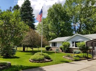 660 Hall Rd, Lancaster, NY 14086