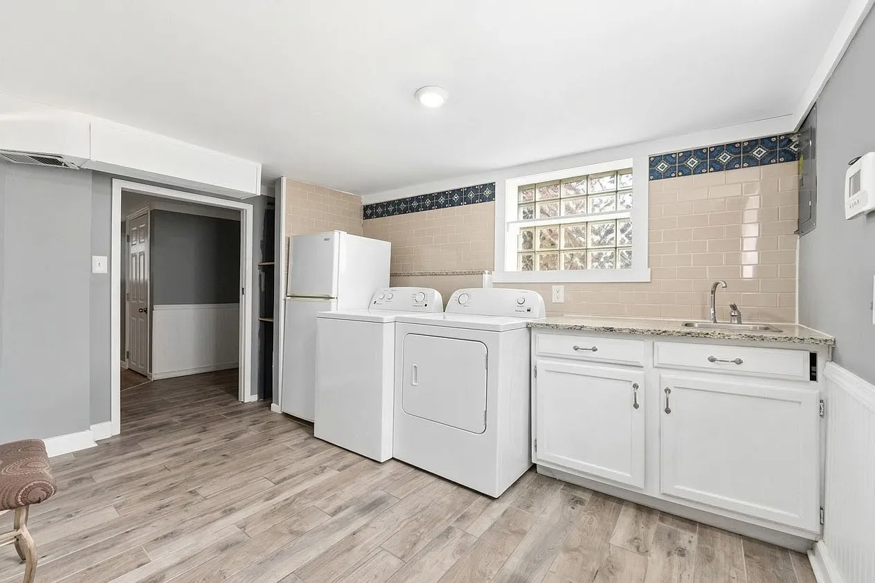 2 bed, 896 sqft, $1,400 — Photo 2