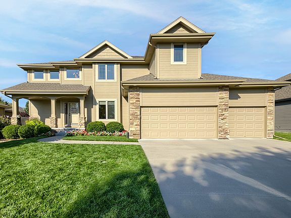 3rd image of 702 S 199th St