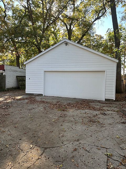 2nd image of 1165 Emerson Ave