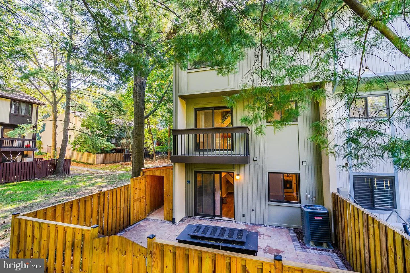 3 bed, 2.5 bath, 1805 sqft, $3,400 — Photo 3