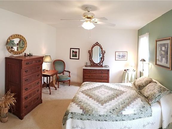 4th image of 634 Centre Ct SW Unit 16-C