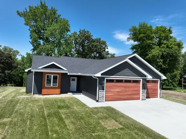 705 Academy Cir, Nevada, IA 50201