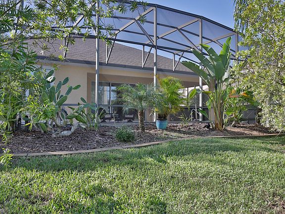 3rd image of 3417 Rexford Cir