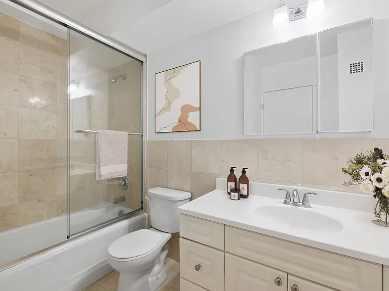 155 E 55th St #9A — Photo 7