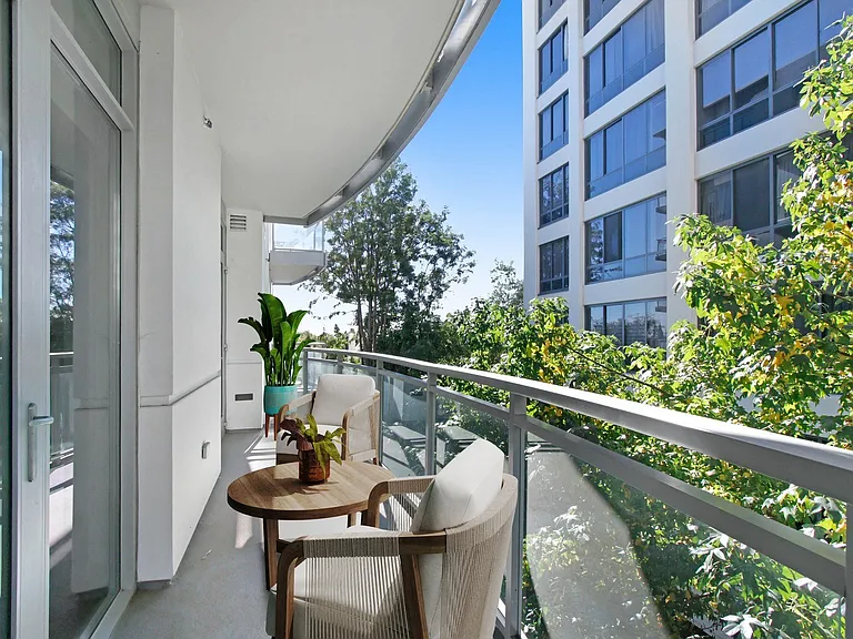 Wilshire Victoria Westwood Apartments — Photo 12