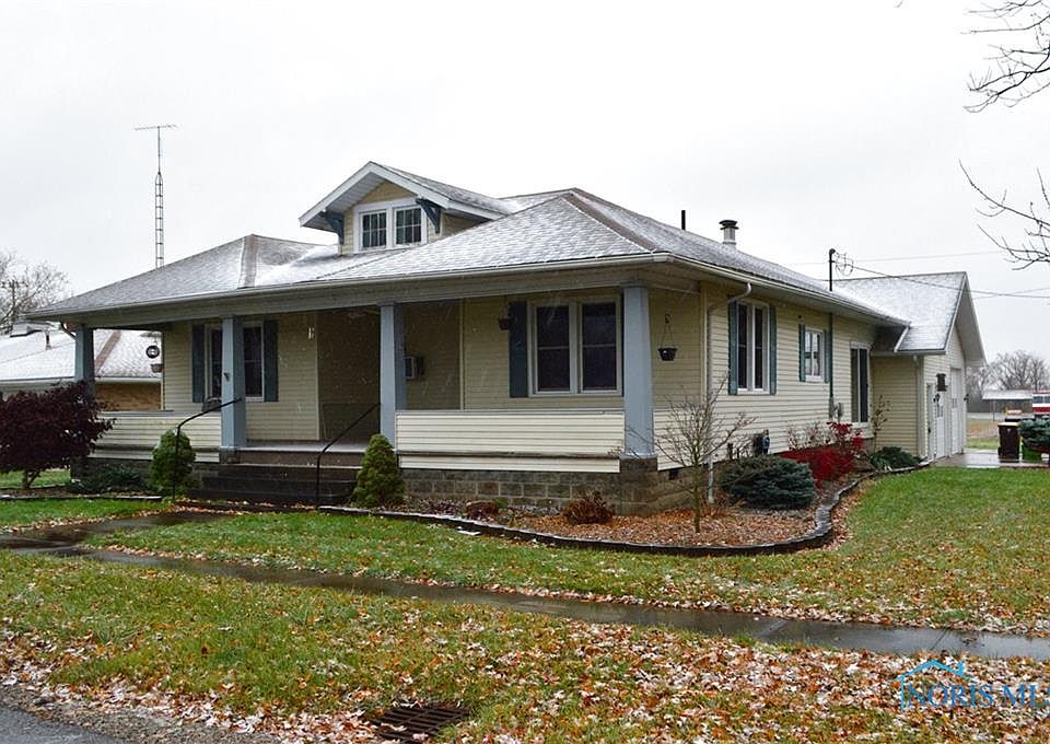 1st image of 200 E Maple St