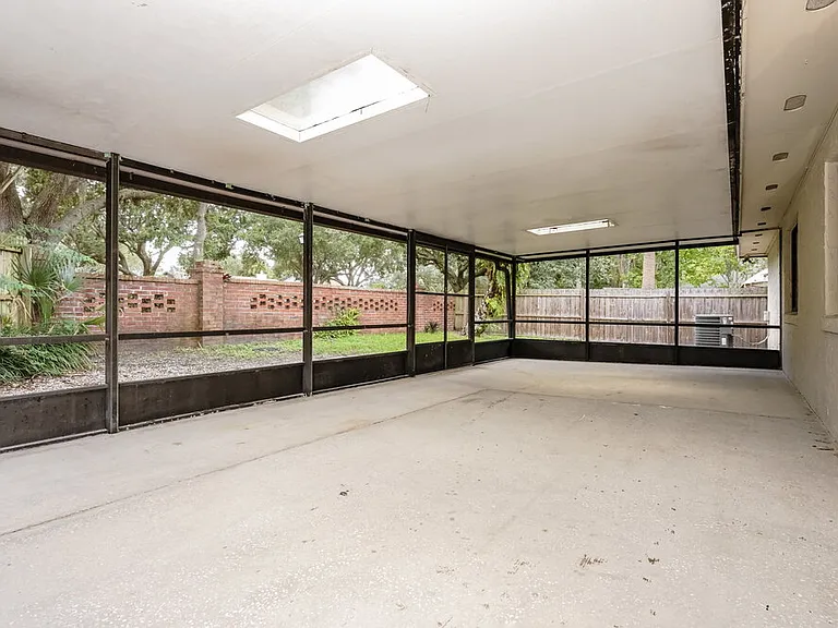 1001 Pond Apple Ct — Photo 10