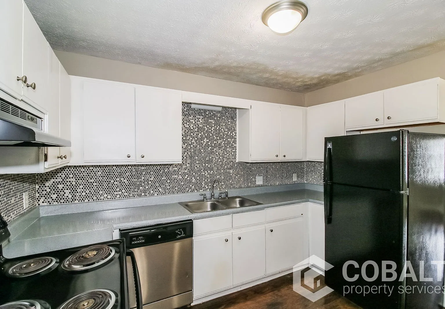2 bed, 1.5 bath, 1250 sqft, $1,300 — Photo 2