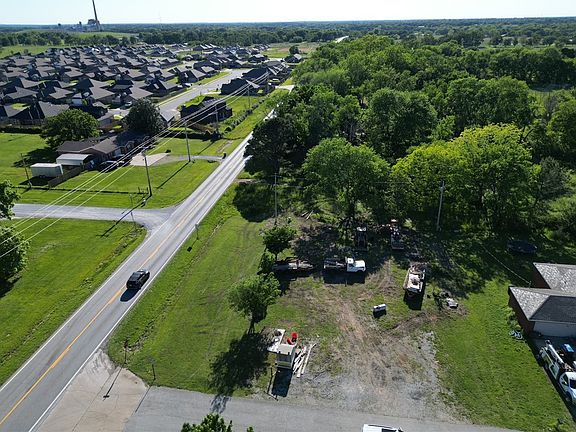 3rd image of 111 Orchard Dr #1