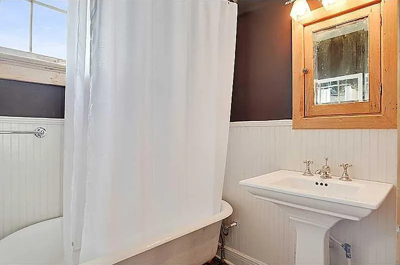 4 bed, 2200 sqft, $5,000 — Photo 3