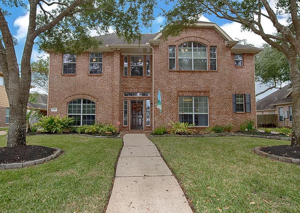 1st image of 918 Elm Pointe