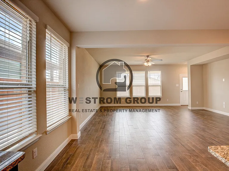 820 Greenford Mnr — Photo 16