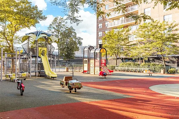 Sold by Remax Edge | media 41