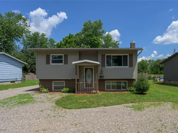 579 Chestnut St, Newcomerstown, OH 43832