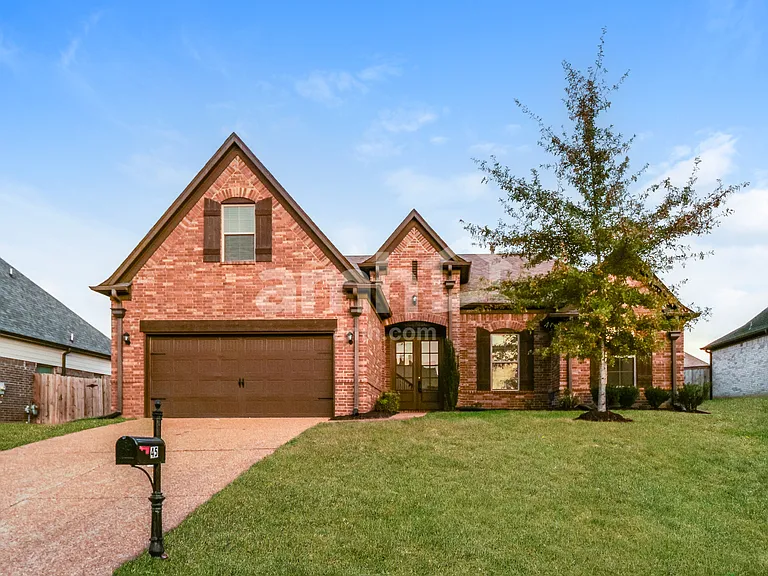 45 Donna Lyn Dr — Photo 1