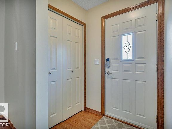 3rd image of 17927 92a St NW