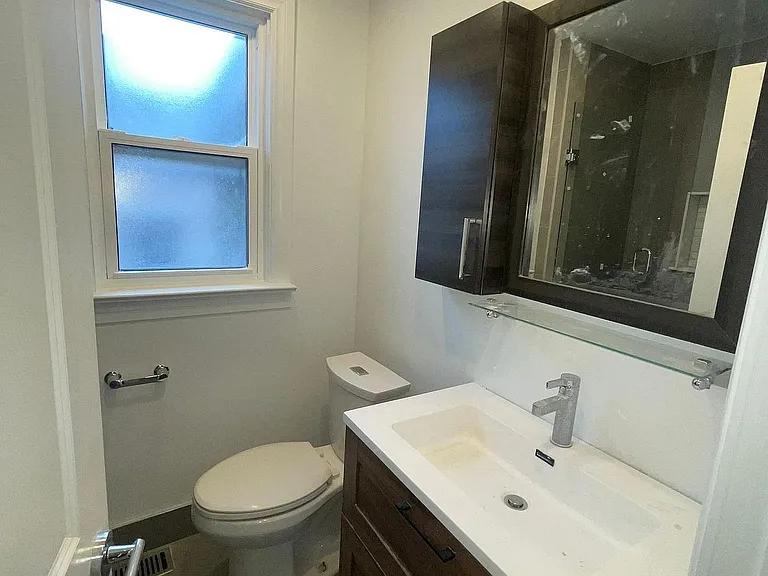 121 Yardley Ave — Photo 11
