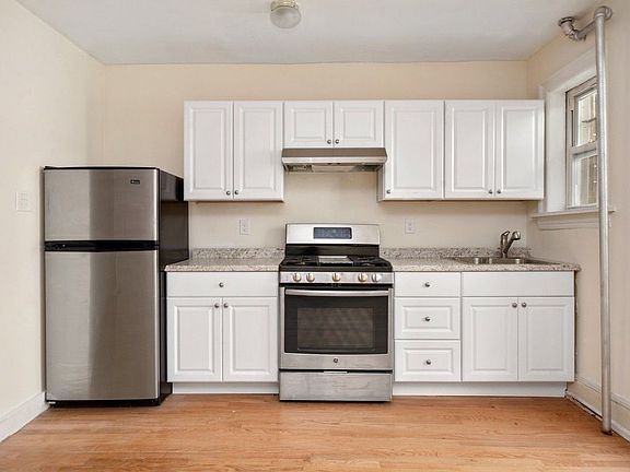3rd image of 143 Hancock St APT 1