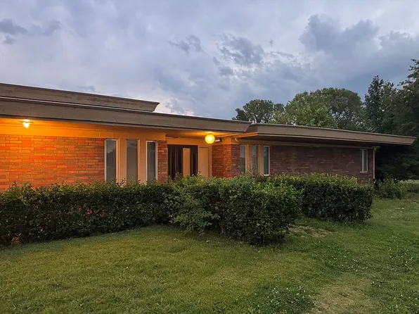 5810 SE Croco Rd, Berryton, KS 66409