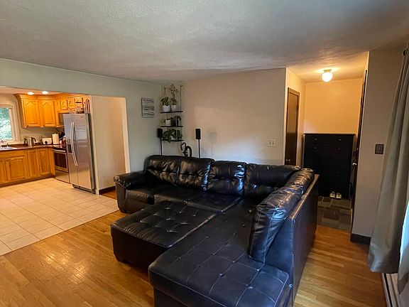 2nd image of 28 Glen Echo Blvd