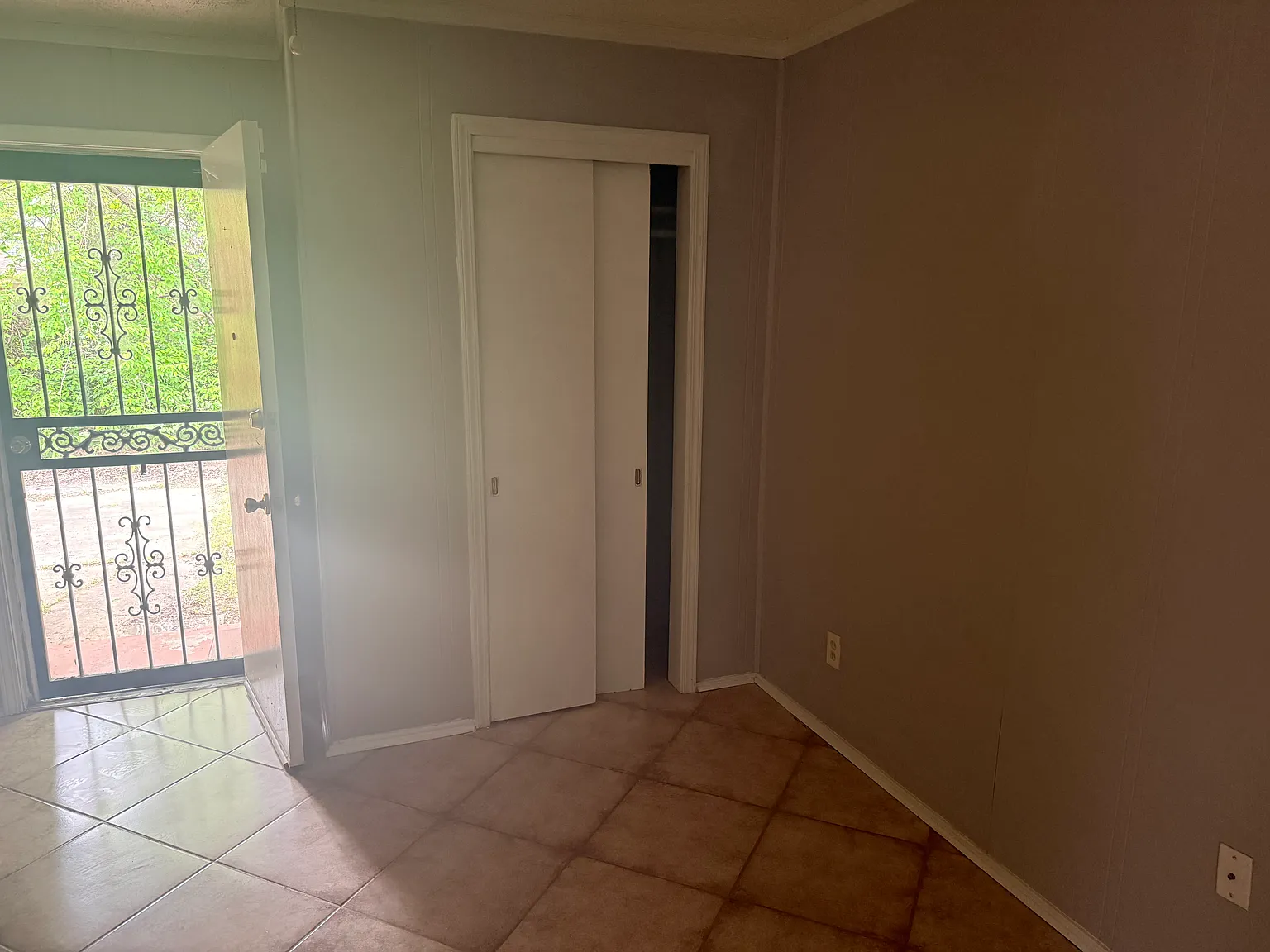 4 bed, 1303 sqft, $1,250 — Photo 4