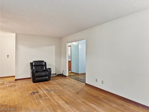 4th image of 4467 S Main St
