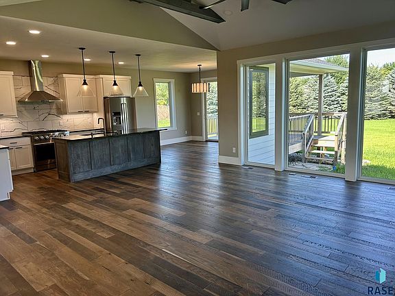 4th image of 27124 Meadowlark Ct