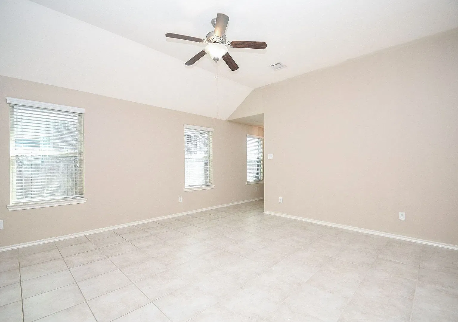 House for Lease in Houston — Photo 4