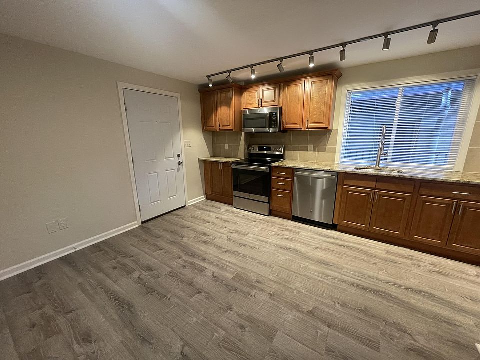 1st image of 615 Summerlea St #6