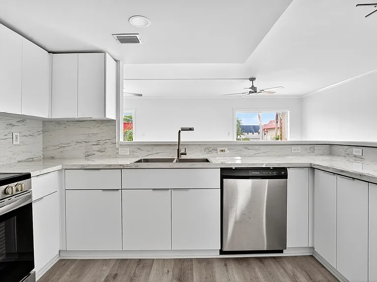 495 SE 8th St #242 — Photo 3