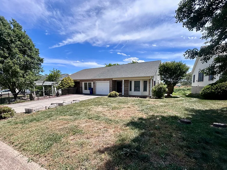 348 Diana Ct — Photo 5