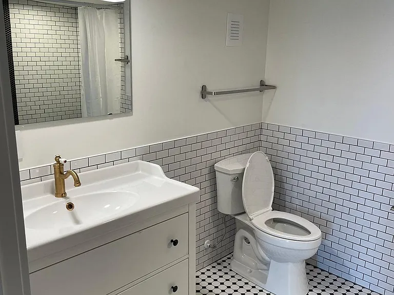 119 W Main St #L — Photo 9