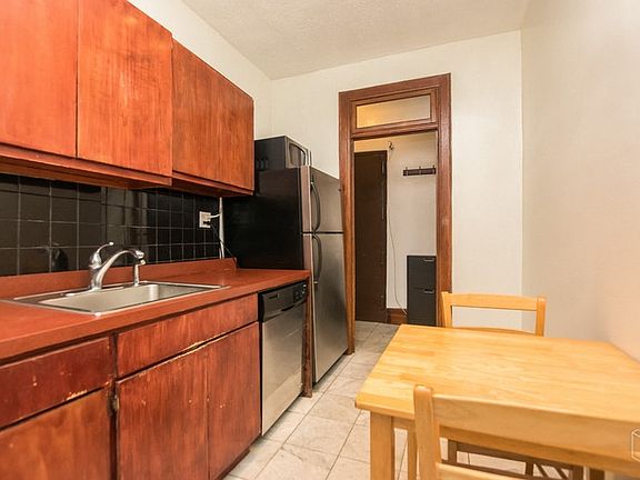 5th image of 160 Wadsworth Ave APT 208