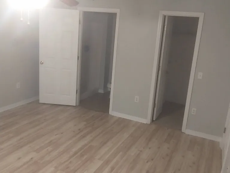 Downstairs master bedroom w/ private full bathroom and walk in closet