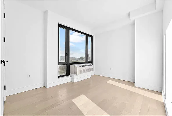 Rented by Tapiro Realty | media 37