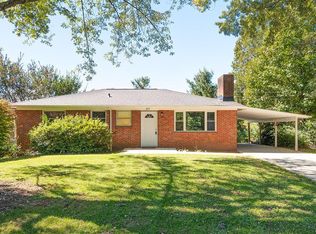 677 Monte Vista Rd, Candler, NC 28715