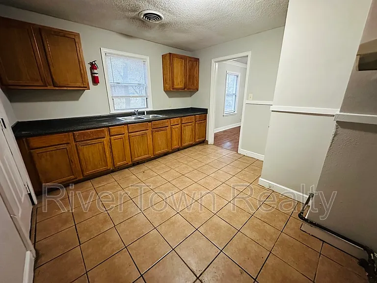 2765 Walnut Rd — Photo 4