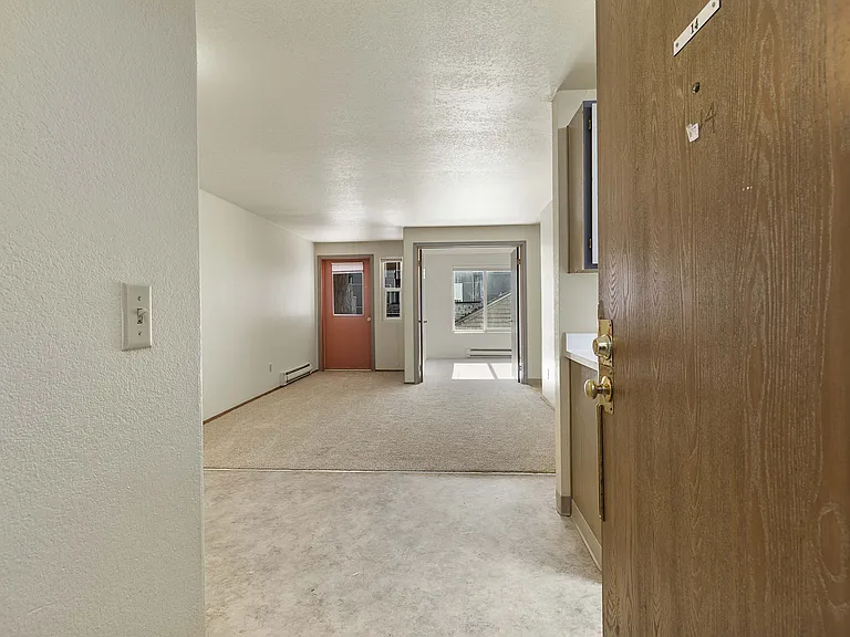 Dry Creek Apartments — Photo 8