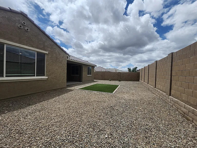18380 W Sandlewood Dr — Photo 30