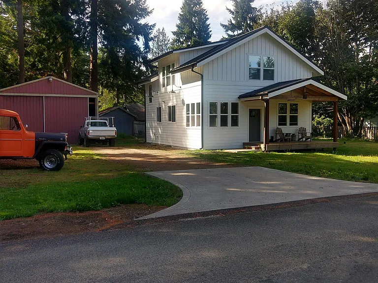 1246 Russell Ave SE — Photo 1