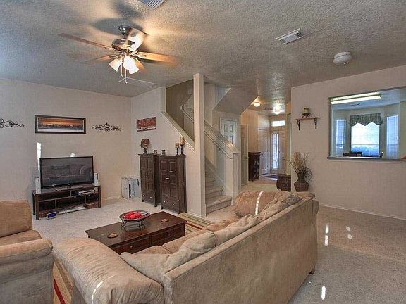 Spacious living room