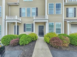 22 Erin Ct, Poughkeepsie, NY 12601