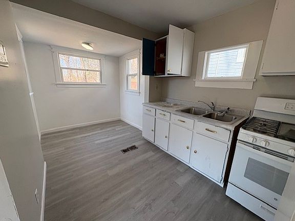 5th image of 624 Garfield St