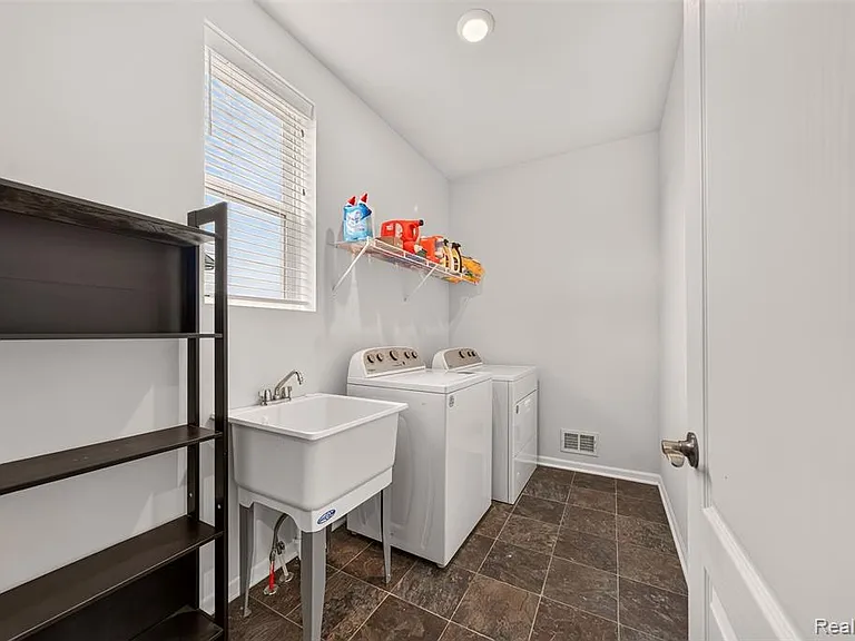 4160 Walcott Dr — Photo 17