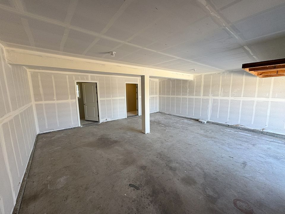 1st image of 372 Oak Ave #17855961
