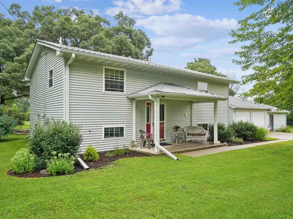 32679 Cavalier Ave, Strawberry Point, IA 52076