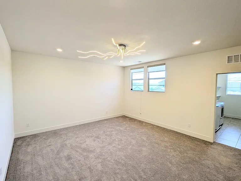 Extra-Large Loft
Experience the ultimate flexibility in this expansive, extra-large loft. Whether you envision a home theater, second living room, or dedicated workspace, this sun-drenched space offers endless possibilities for your lifestyle.
