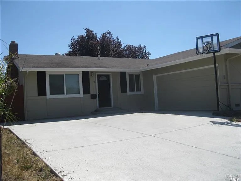 7 Betty Ct photo 1